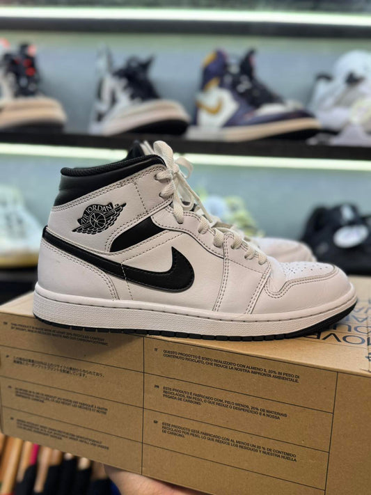 Jordan 1 Mid ‘Reverse Panda’ Size 8US